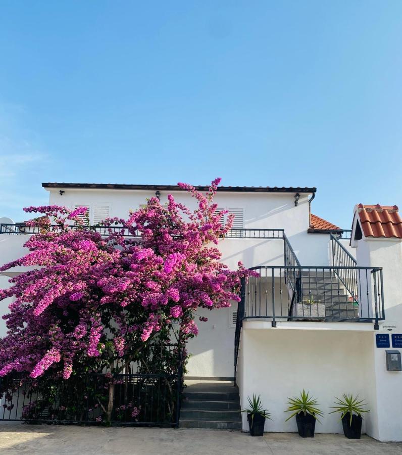 Guesthouse Dvoshko Hvar Bagian luar foto
