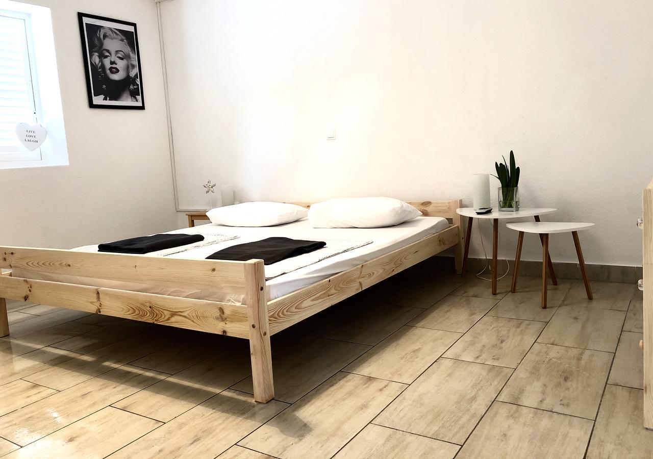 Guesthouse Dvoshko Hvar Bagian luar foto